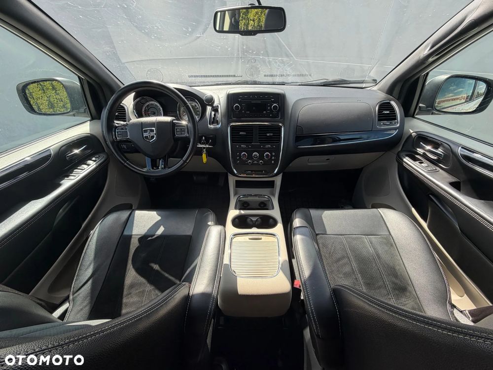 Dodge Caravan - 16