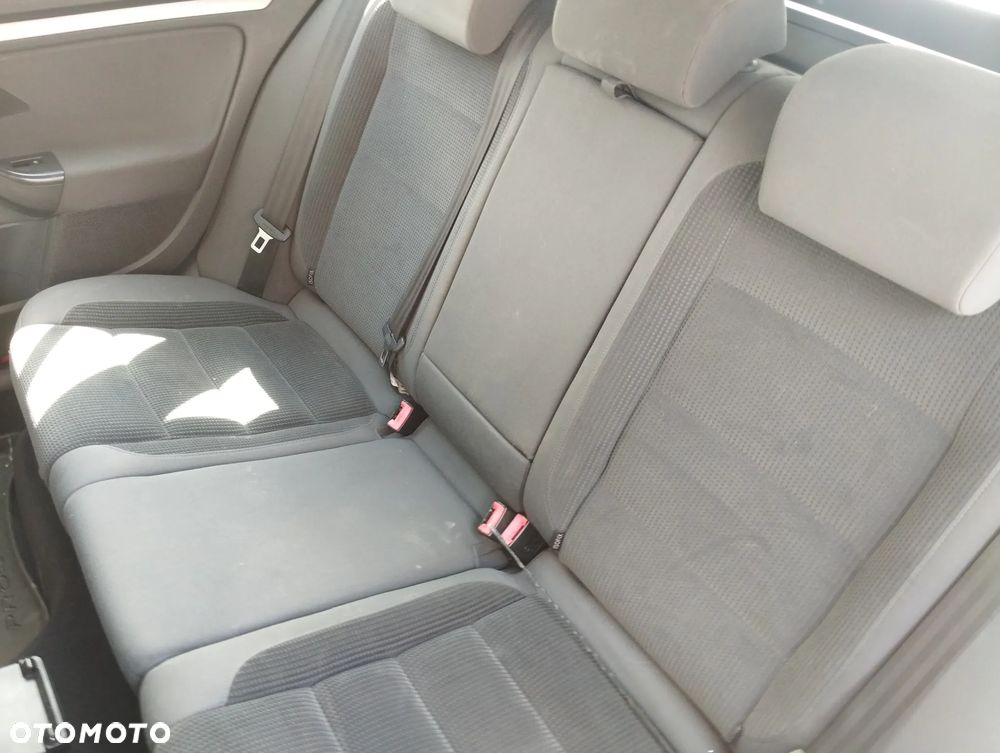 Volkswagen Golf - 6