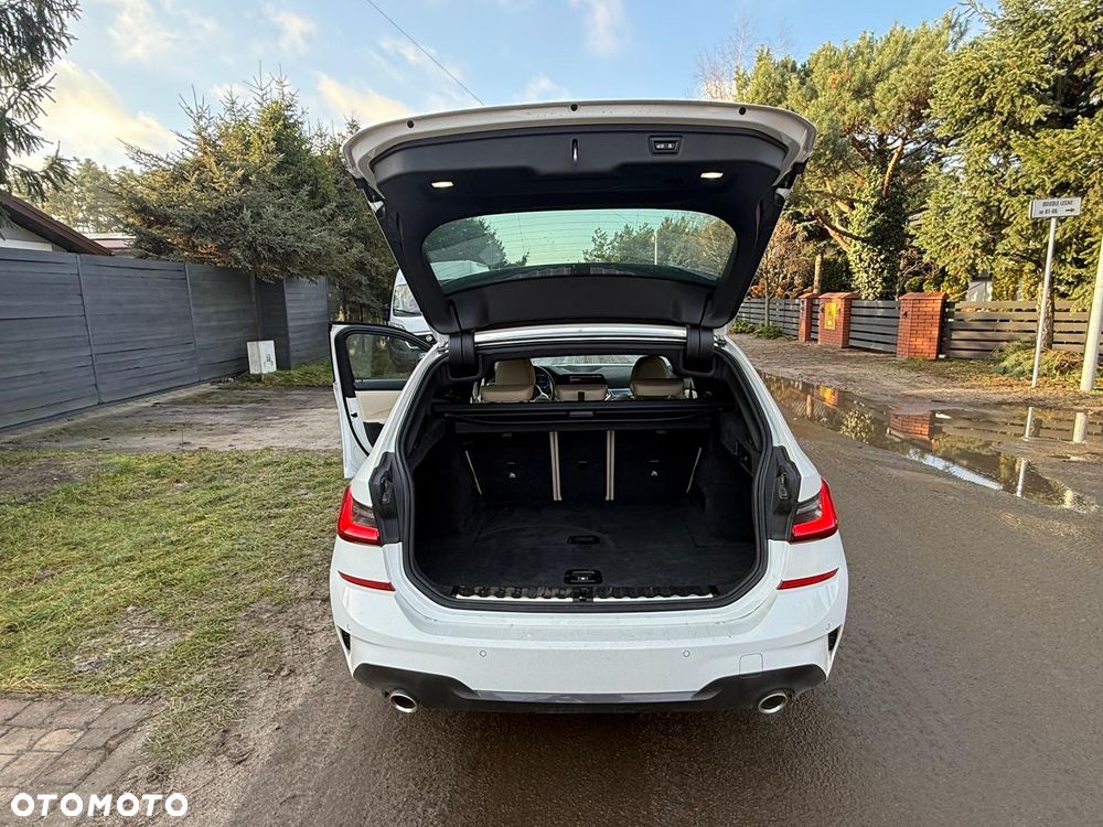 BMW Seria 3 318i M Sport - 8