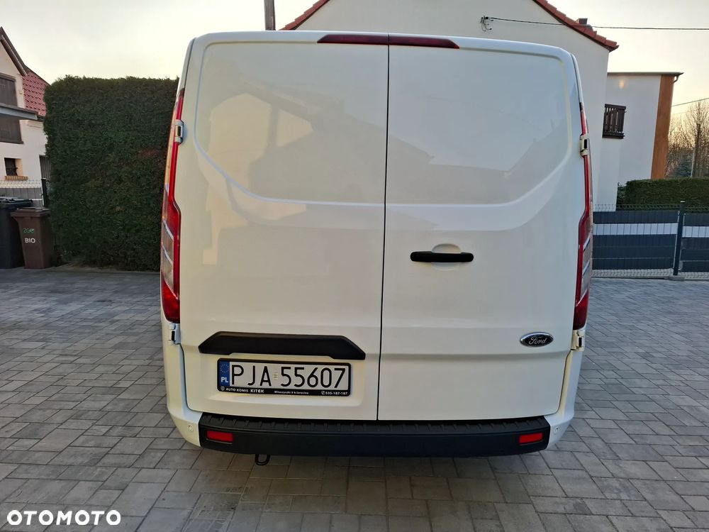 Ford TRANSIT CUSTOM - 9