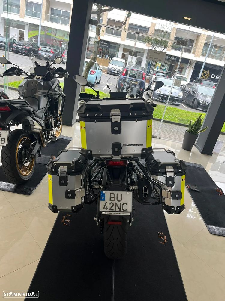 QJ Motor SRT 900S - 8