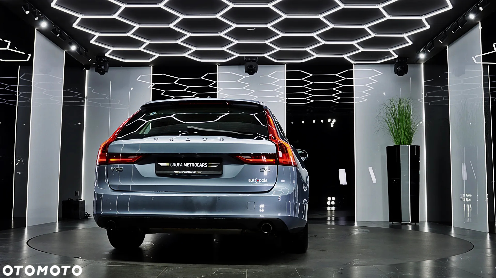 Volvo V90 D4 Momentum - 8
