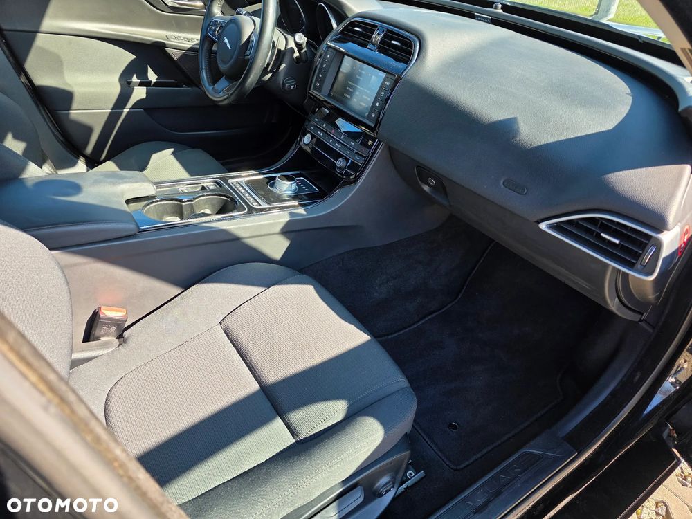 Jaguar XE E-Performance Pure - 20