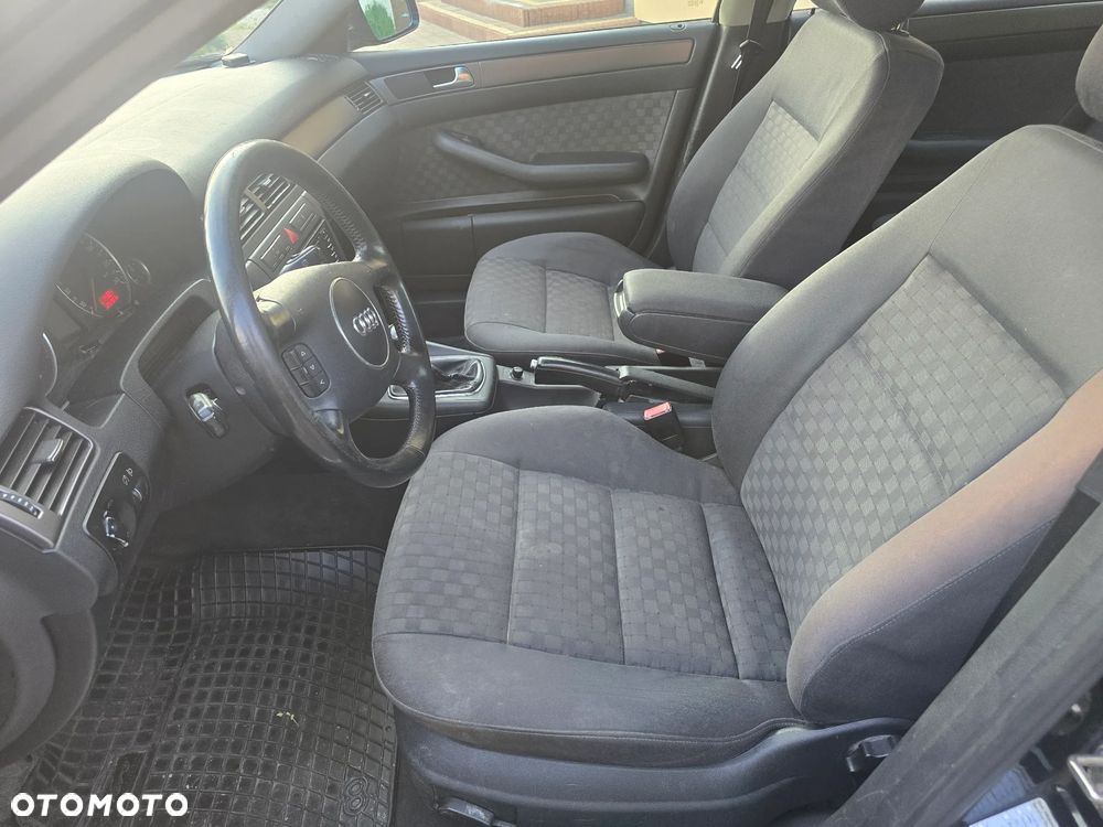 Audi A6 Limousine 2.4 - 12