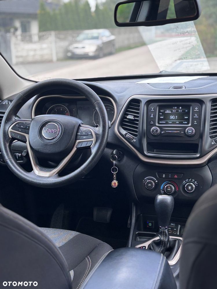 Jeep Cherokee - 4
