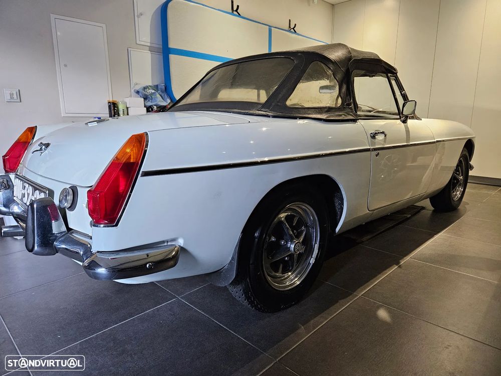 MG MGB - 4