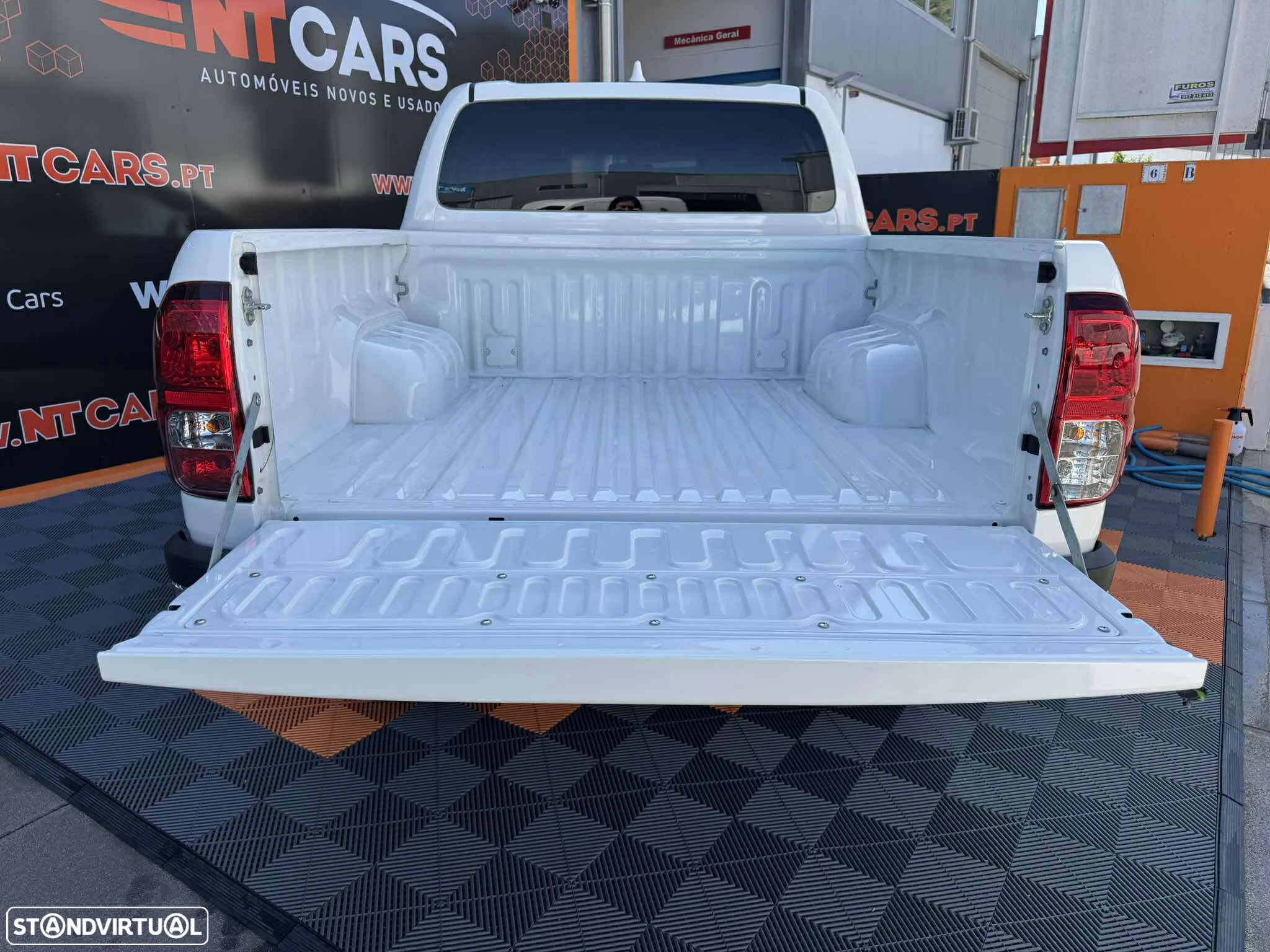 Toyota Hilux 2.4 D-4D 4WD Tracker - 21