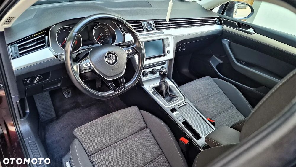 Volkswagen Passat 1.8 TSI BMT Comfortline - 26