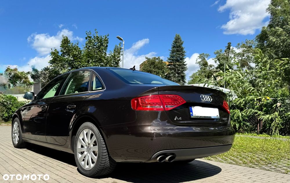 Audi A4 Limousine - 4