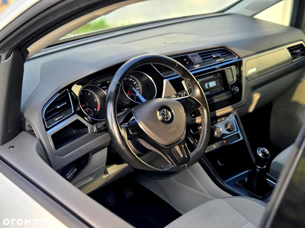 Volkswagen Touran 2.0 TDI BMT Comfortline - 29