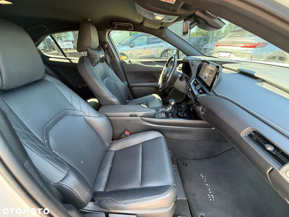 Lexus UX - 17