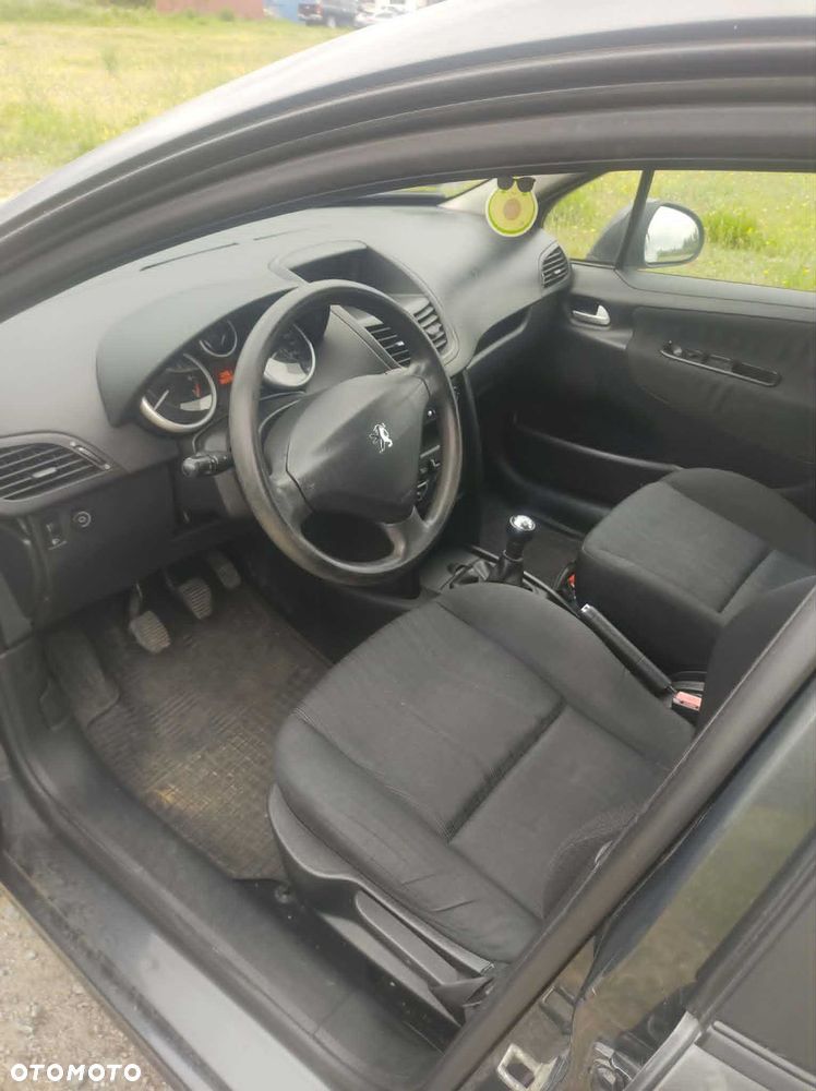 Peugeot 207 - 8