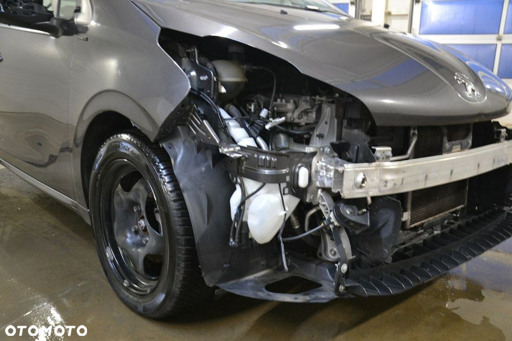 Peugeot 208 - 11