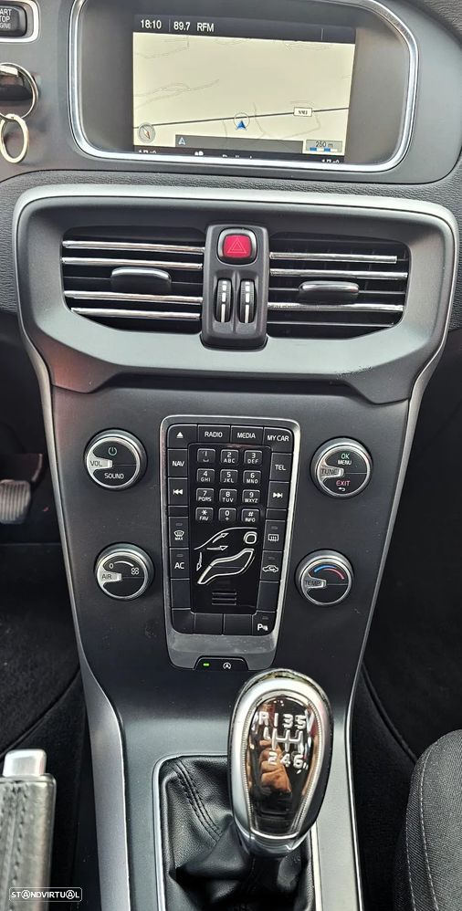 Volvo V40 D2 Kinetic - 11