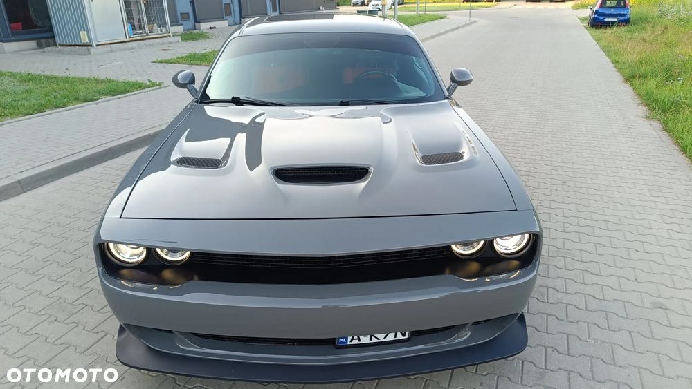 Dodge Challenger - 12