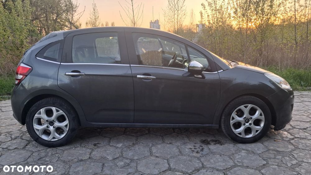 a części CITROEN C3 II (SC)(A51) SILNIK 1.2 i VTi 82 KM kod silnika HMZ lakier KTP skrzynia maska zderzak drzwi klapa szyba fotel kanapa lusterko lampa deska GWARANCJA !!! Przód Tył Zestaw Komplet Drzwi Klapa Zderzak Błotnik Maska Grill Atrapa Szyba Pas Lampa Lusterko Boczki Fotel Kanapa Kokpit Deska Rozdzielcza Przełącznik Włącznik Sterownik Przewody Wiązka Instalacja Moduł Komputer Czujnik Listwa Pompa Alternator Wtryski Głowica Rozrusznik Kompresor Sprzęgło Dwumas Silnik  Skrzynia ABS Klimatyzacji Paliwa Wspomagania Kolektor Turbina Przepustnica Zawór Chłodnica Koło Hak Belka Sanki Zawieszenie Mcpherson Półoś Amortyzator Wydech Tłumik Zacisk Most - 6