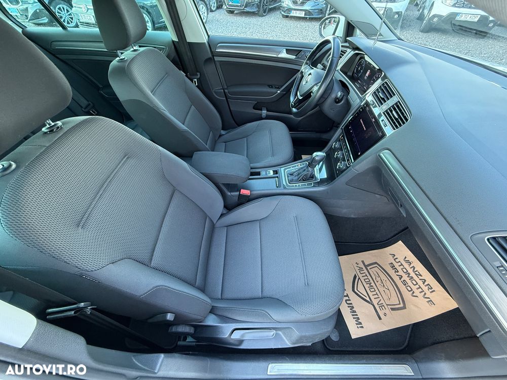 Volkswagen e-Golf - 19