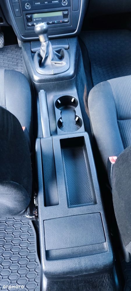 Volkswagen Passat 1.6 Basis - 24