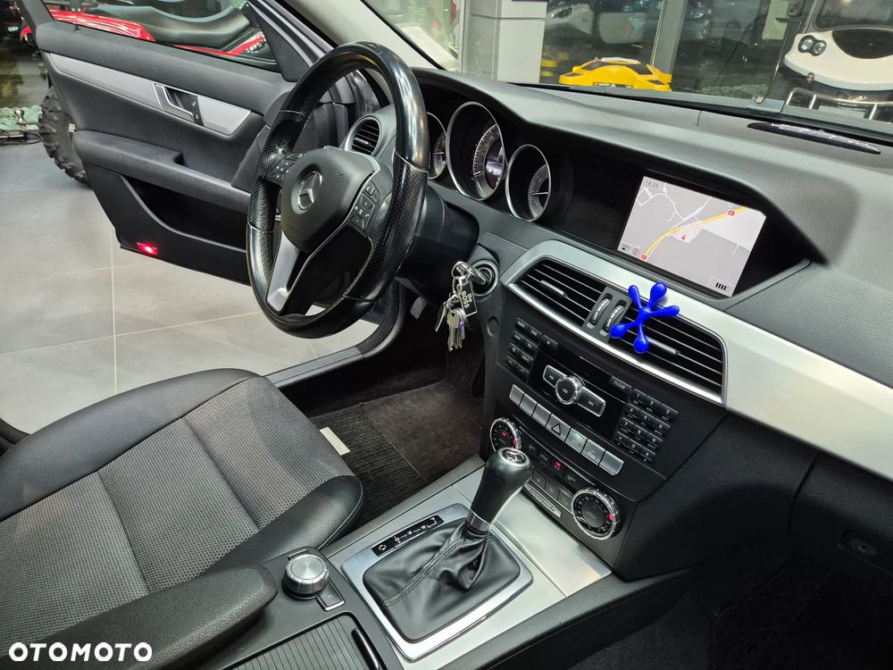 Mercedes-Benz Klasa C 200 T CGI Automatik BlueEFFICIENCY Avantgarde - 36