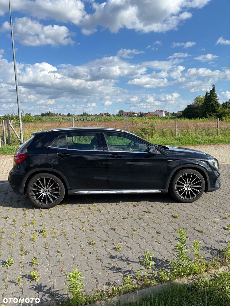 Mercedes-Benz GLA 200 7G-DCT - 3
