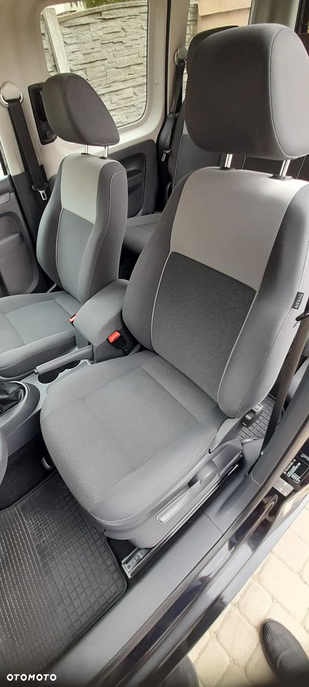 Volkswagen Caddy Comfortline BMT - 13