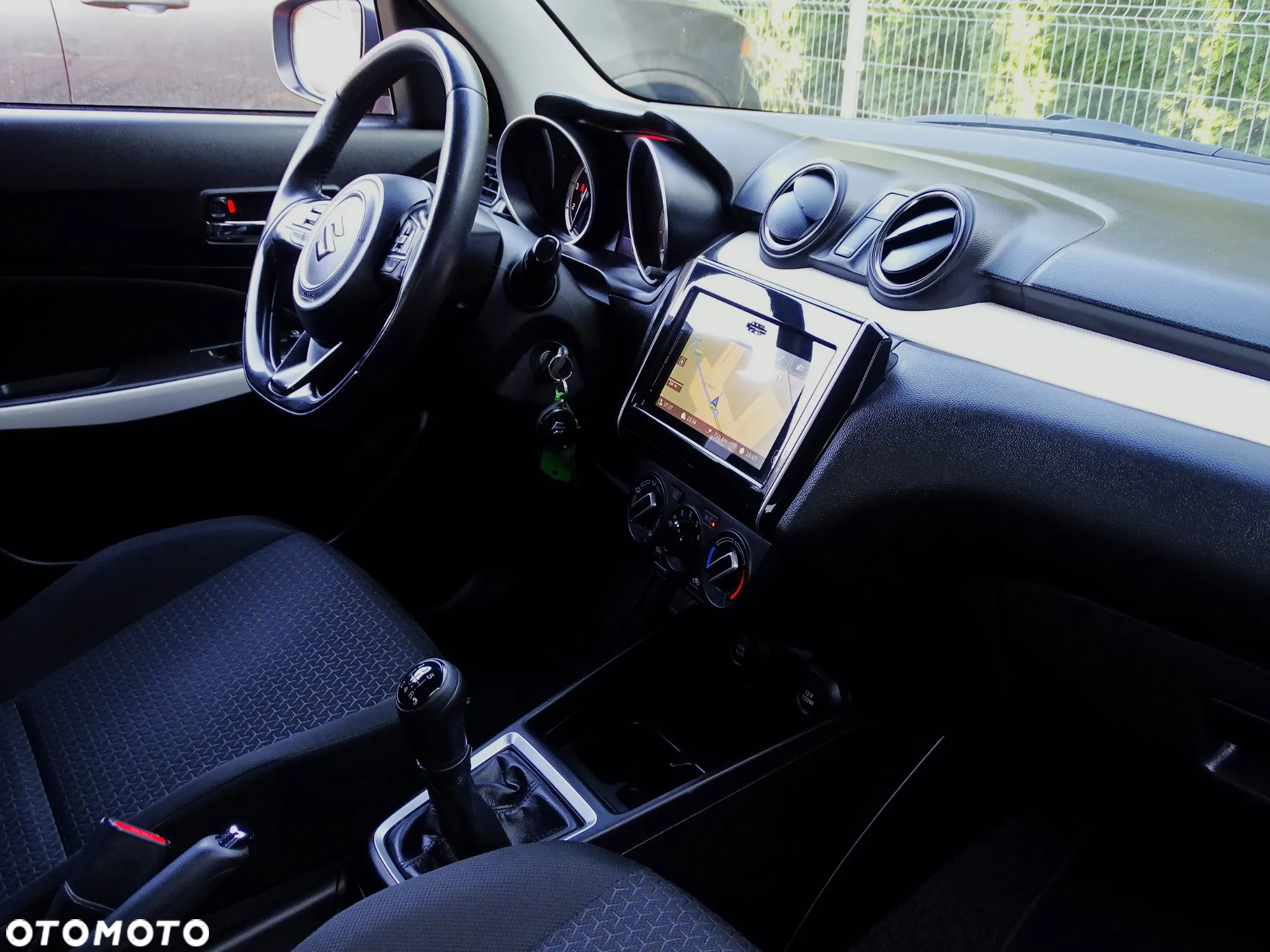Suzuki Swift 1.2 Premium Plus - 18