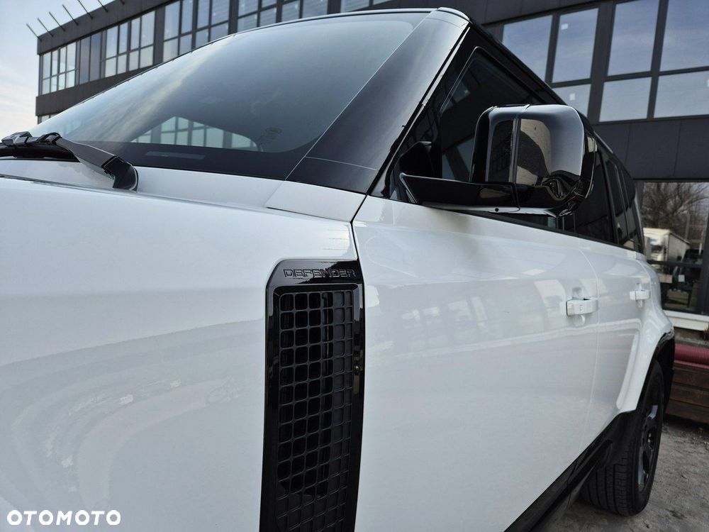 Land Rover Defender - 30