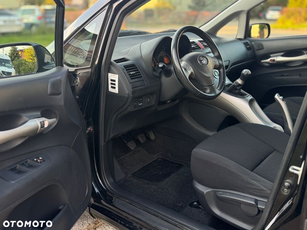 Toyota Auris 1.6 VVT-i Executive - 9