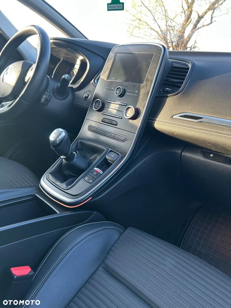 Renault Grand Scenic - 12