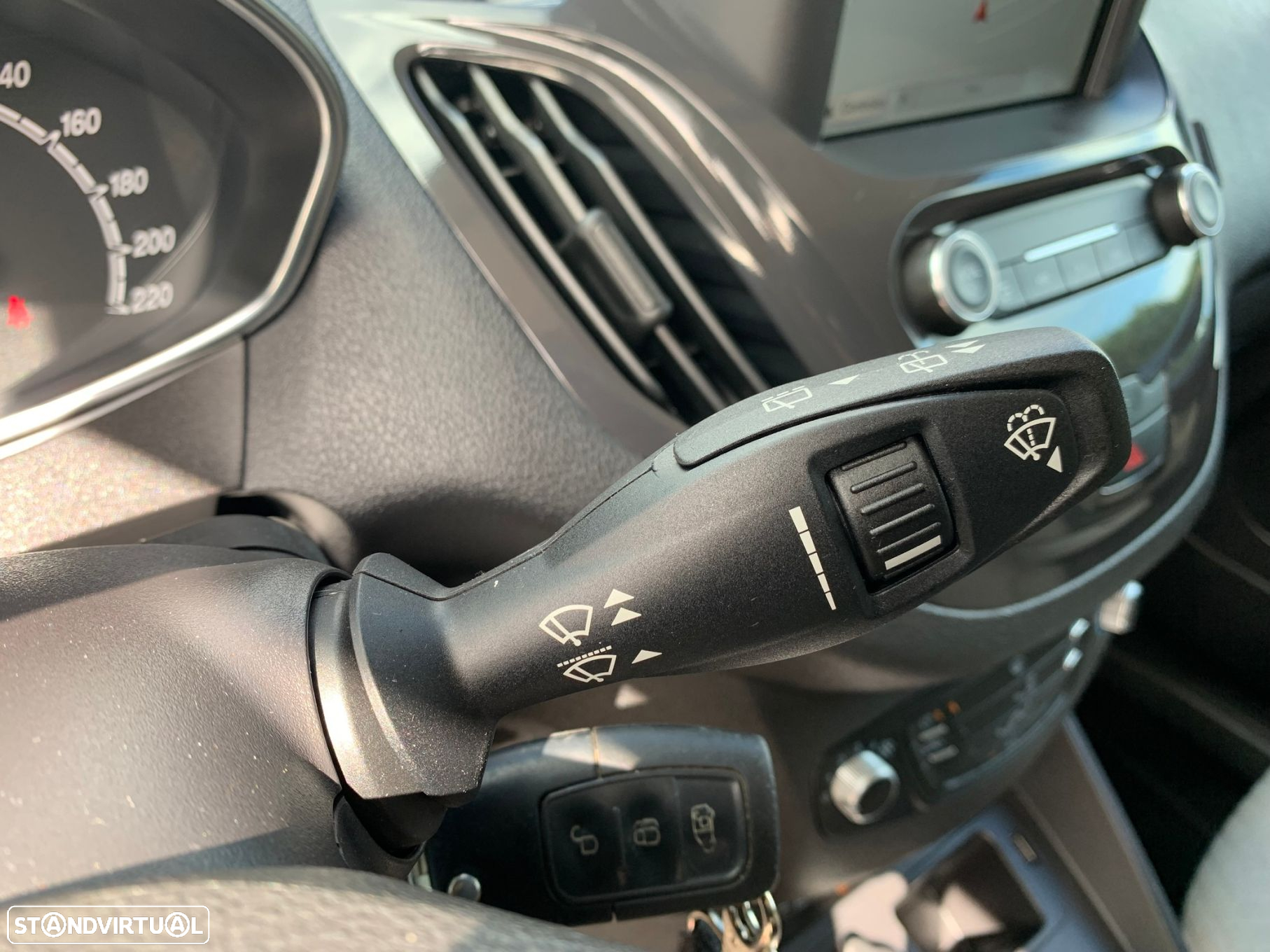 Ford Tourneo Connect 1.0i EcoBoost Titanium - 27