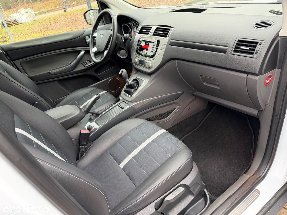 Ford Kuga 2.0 TDCi 2x4 Titanium - 27