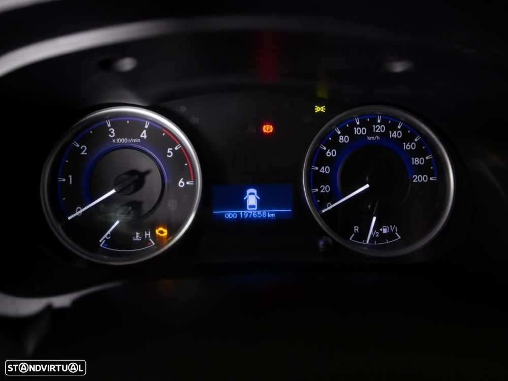 Toyota Hilux 2.4 D-4D 4WD CD 5Lugares c/iva - 20