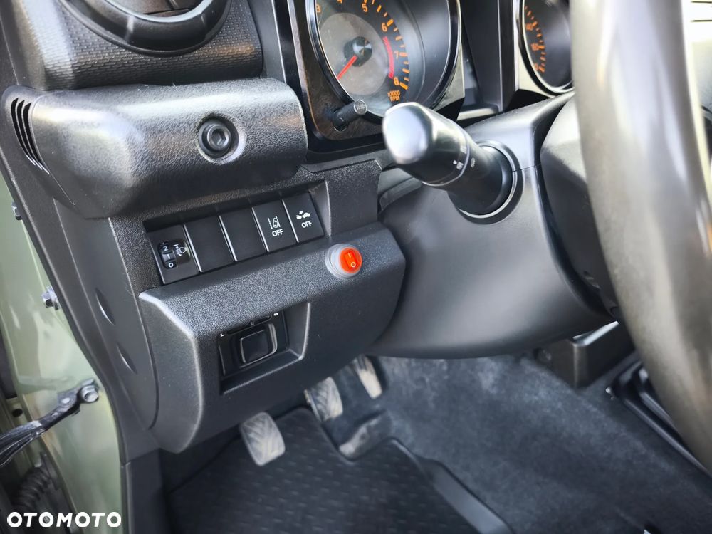 Suzuki Jimny 1.5 Premium - 24