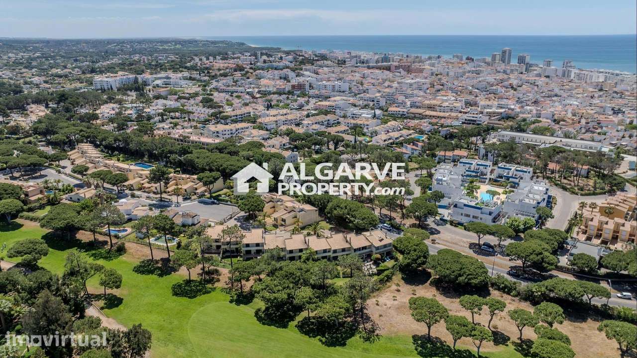 Moradia geminada V3+1 junto da Marina de Vilamoura no Algarve - Grande imagem: 2/34