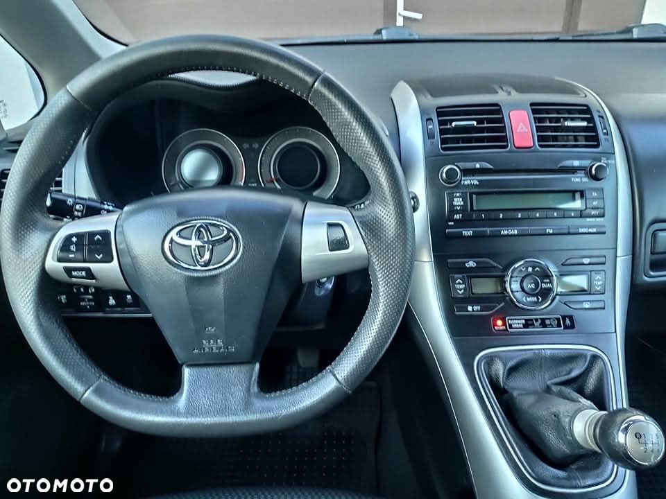 Toyota Auris 1.4 D-4D Premium EU5 - 7