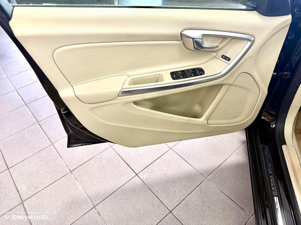 Volvo V60 2.0 D3 Momentum - 13