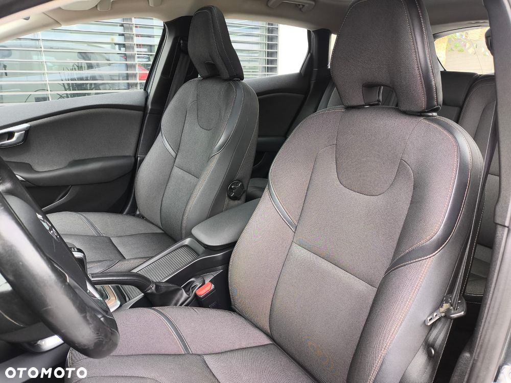 Volvo V40 D3 Momentum - 14