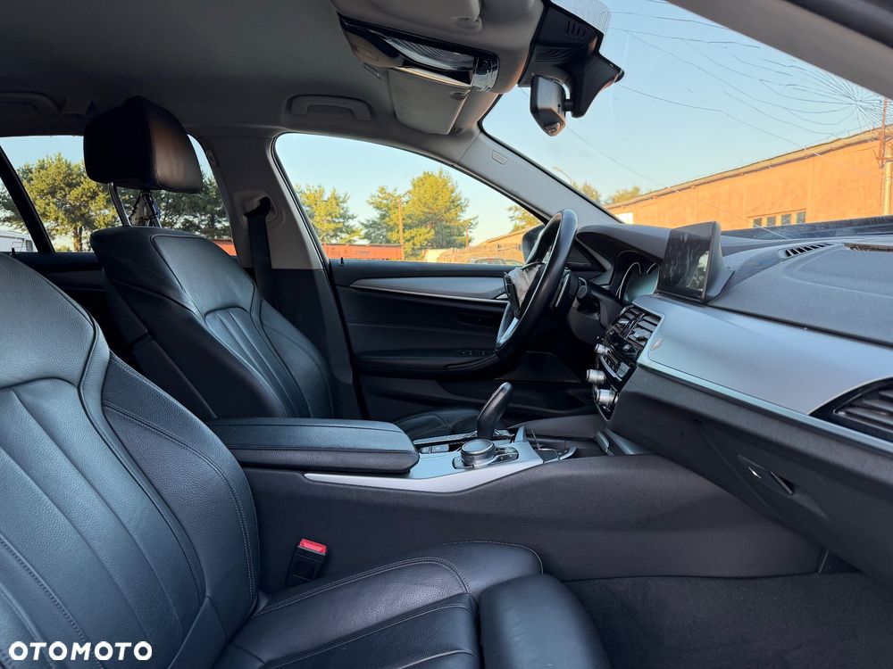 BMW Seria 5 530d xDrive Sport Line - 14