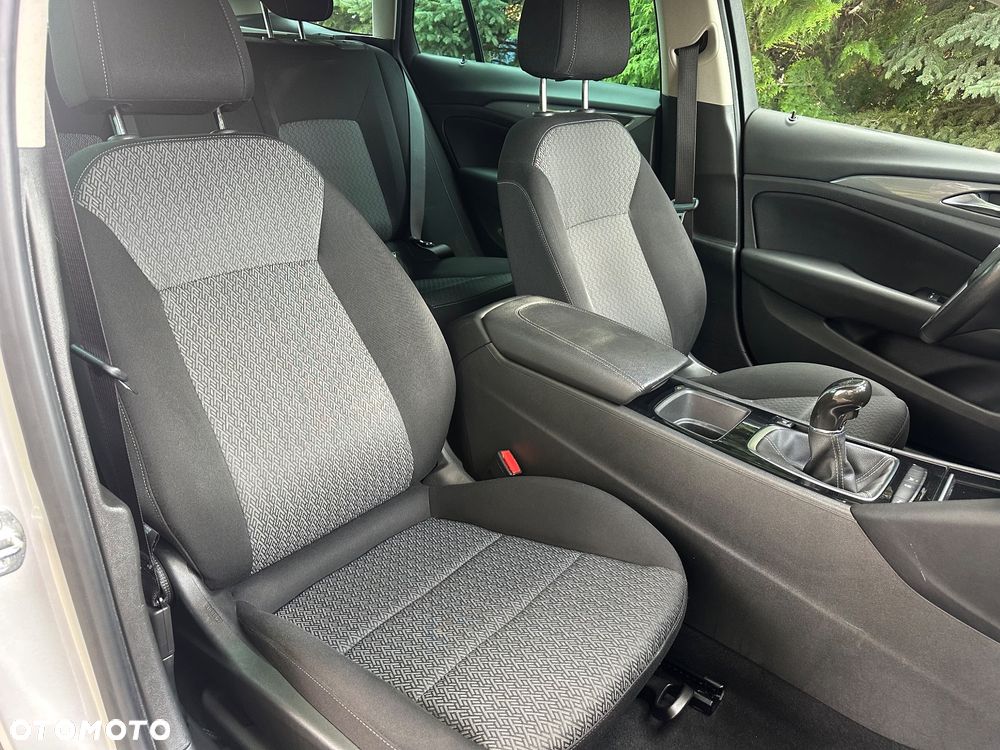 Opel Insignia - 23