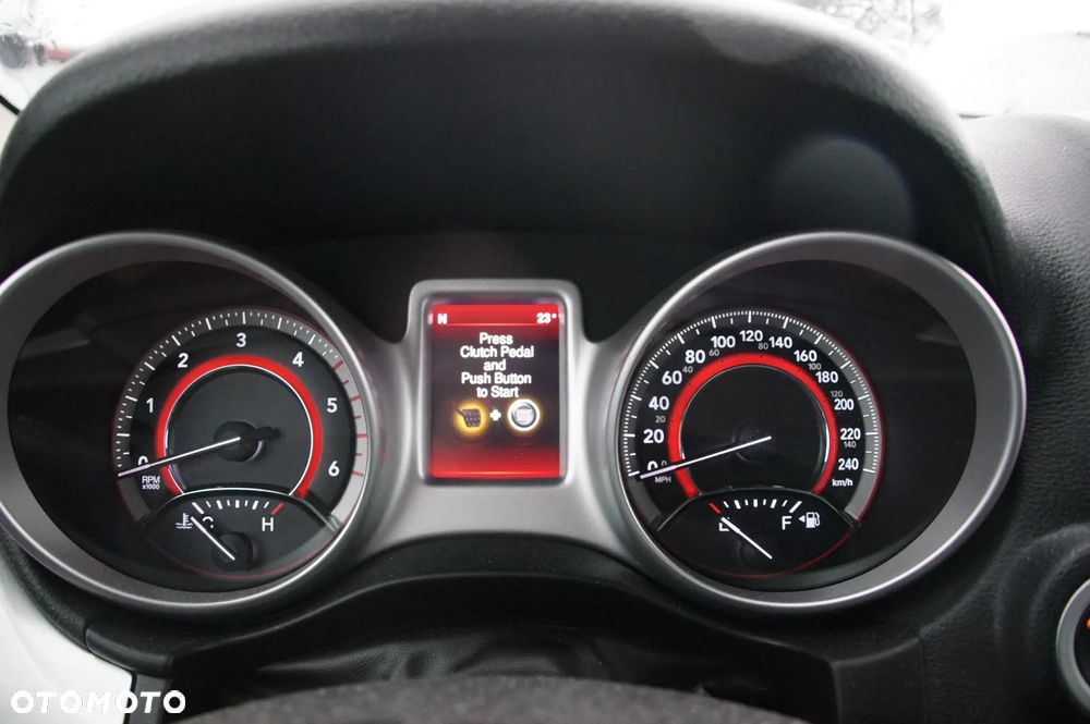 Auto na części - Fiat Freemont 2.0 Multijet 170 KM 71770239 55251728 370A 2013R Silnik Skrzynia Drzwi Szyba Zderzak Błotnik Klapa Maska Lampa Lusterko Deska Kokpit Sterownik Moduł Czujnik Licznik Wyświetlacz Kierownica - 12