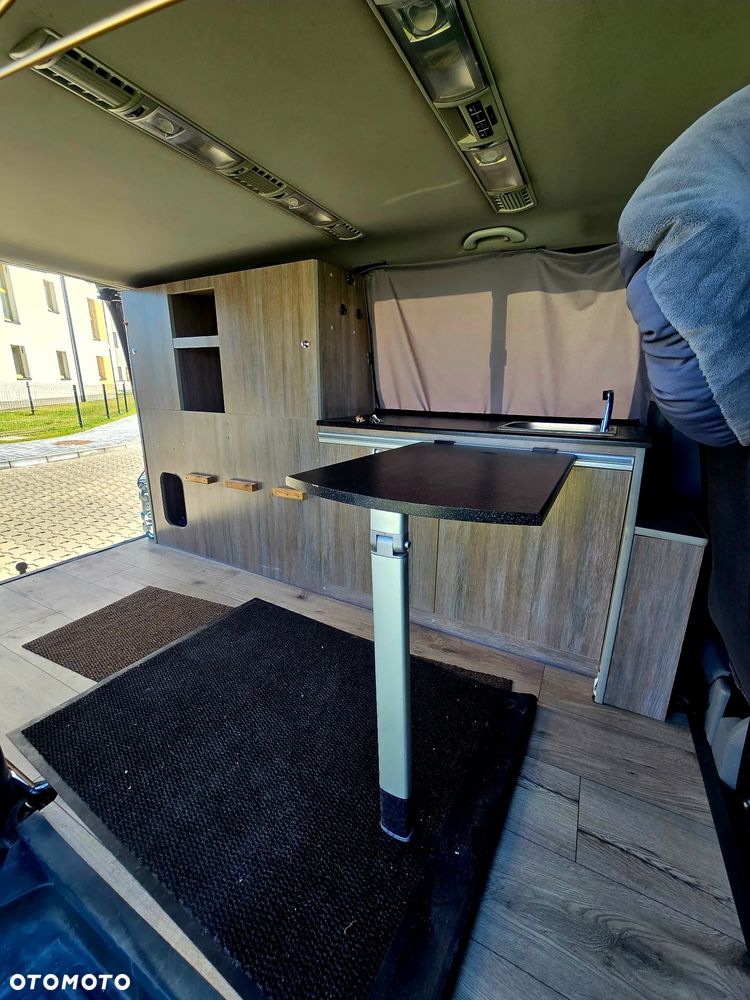 Volkswagen Caravelle - 13