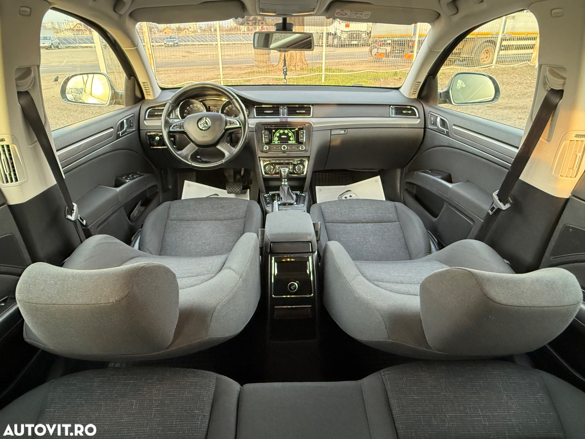 Skoda Superb 2.0 TDI DSG Exclusive - 8