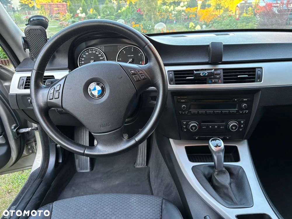BMW Seria 3 318d - 16