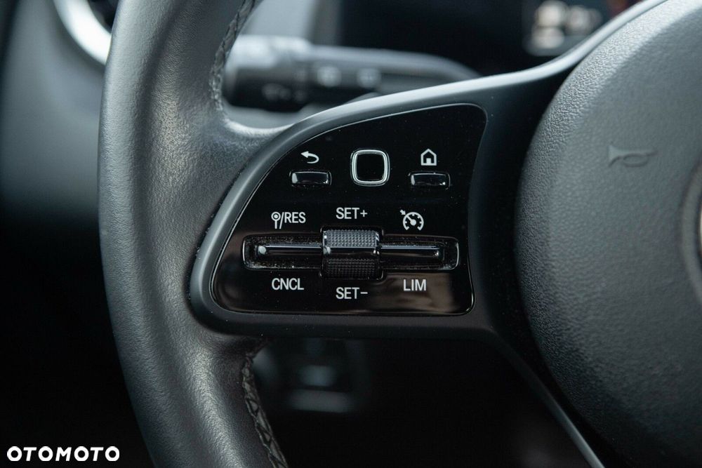 Mercedes-Benz GLB 180 Progressive 7G-DCT - 21