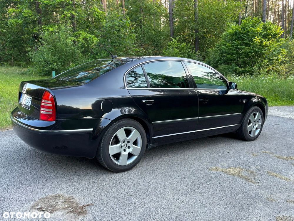 Skoda Superb 2.8 V6 Tiptronic Elegance - 3