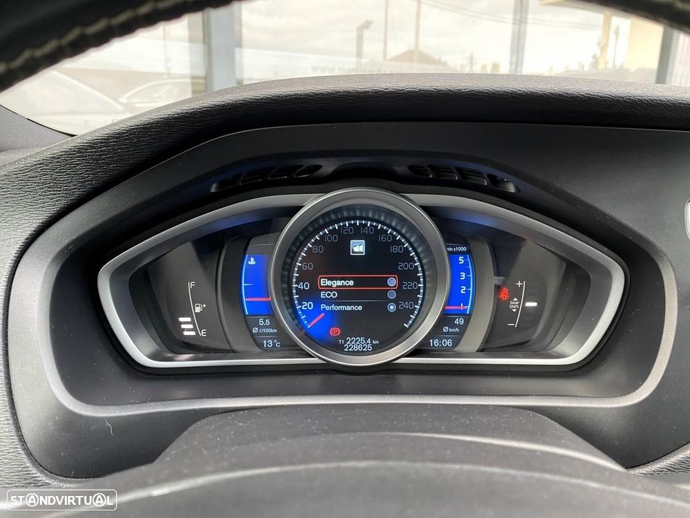 Volvo V40 1.6 D2 R-Design - 30