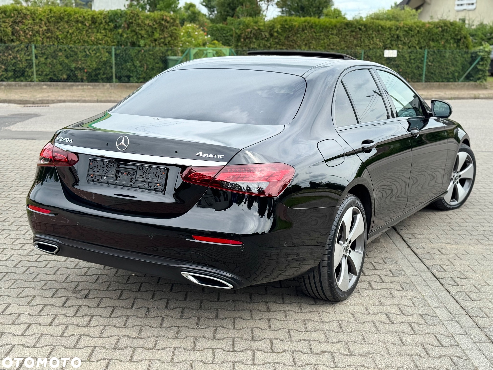 Mercedes-Benz Klasa E 220 d 4Matic T 9G-TRONIC Avantgarde - 17