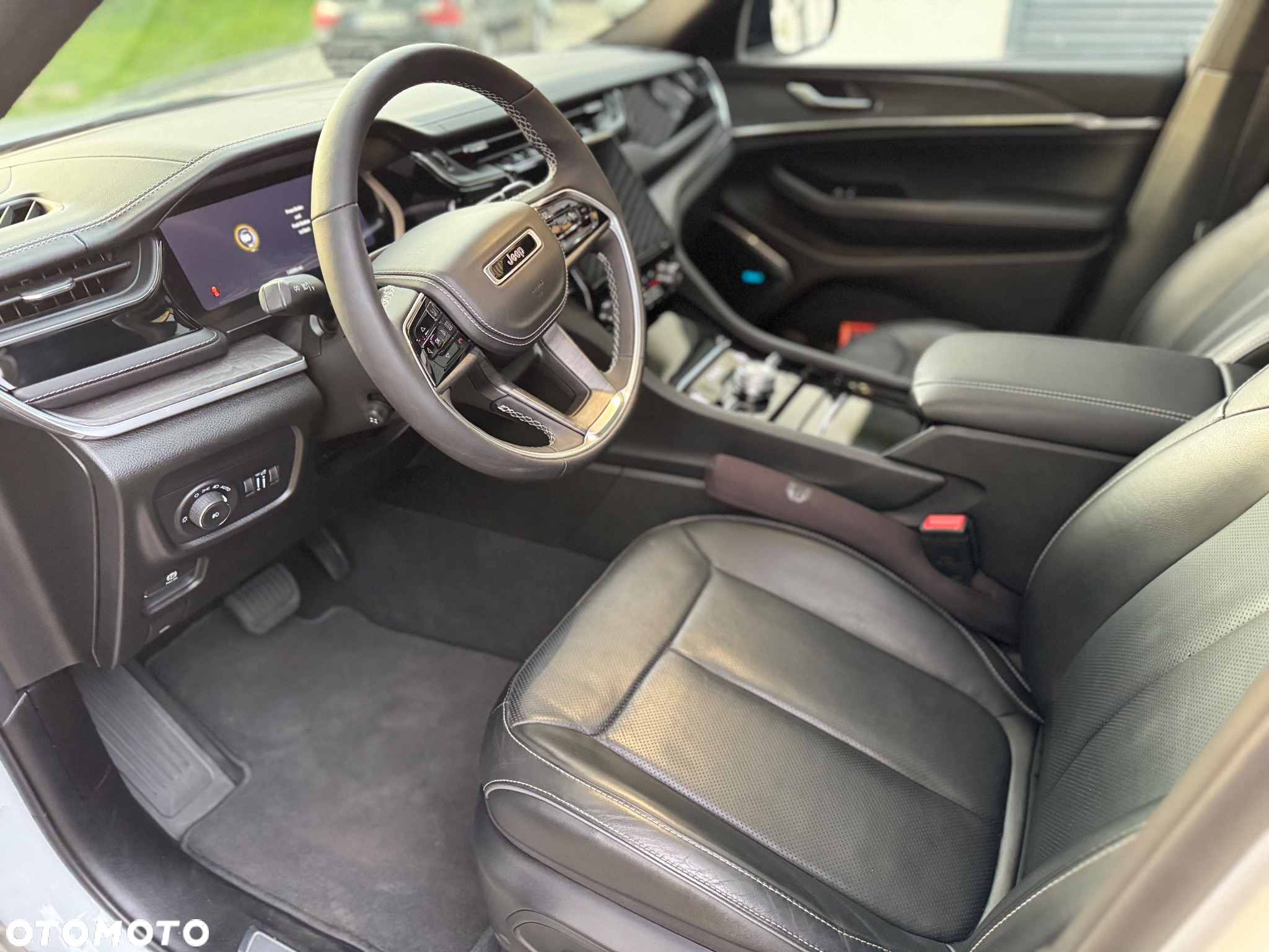 Jeep Grand Cherokee - 13
