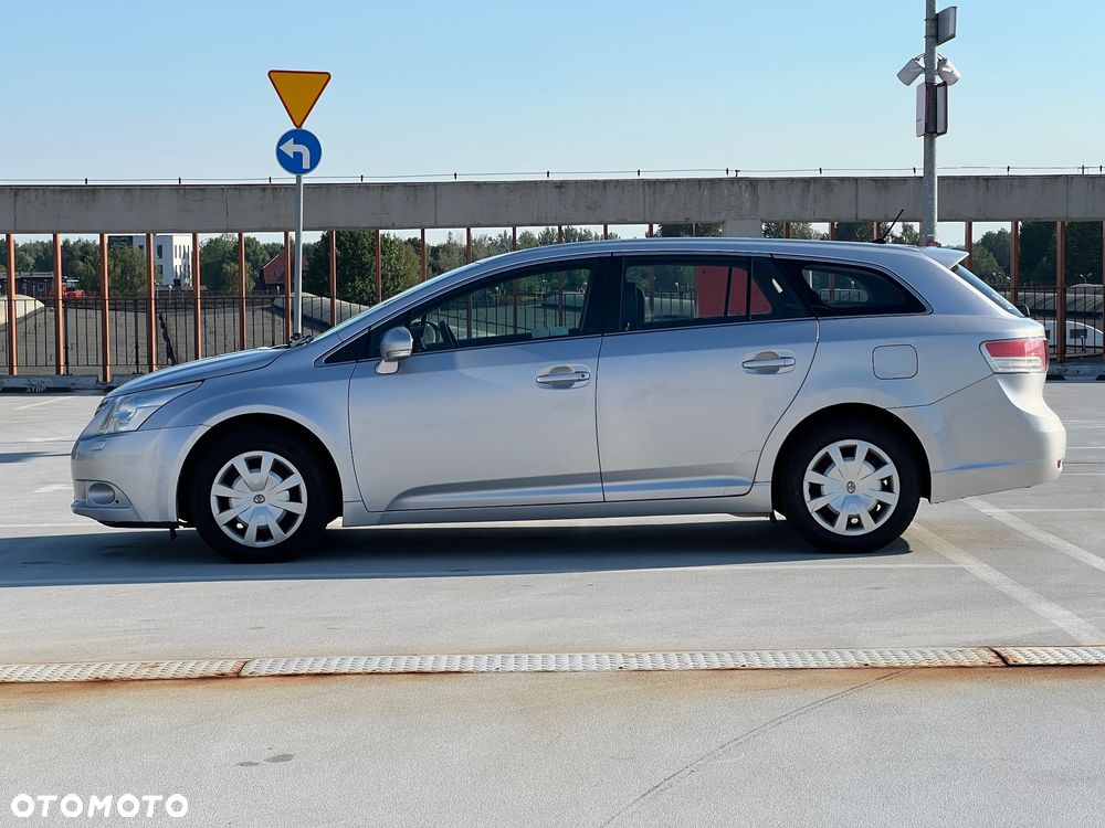 Toyota Avensis - 8