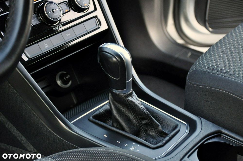 Volkswagen Touran - 34